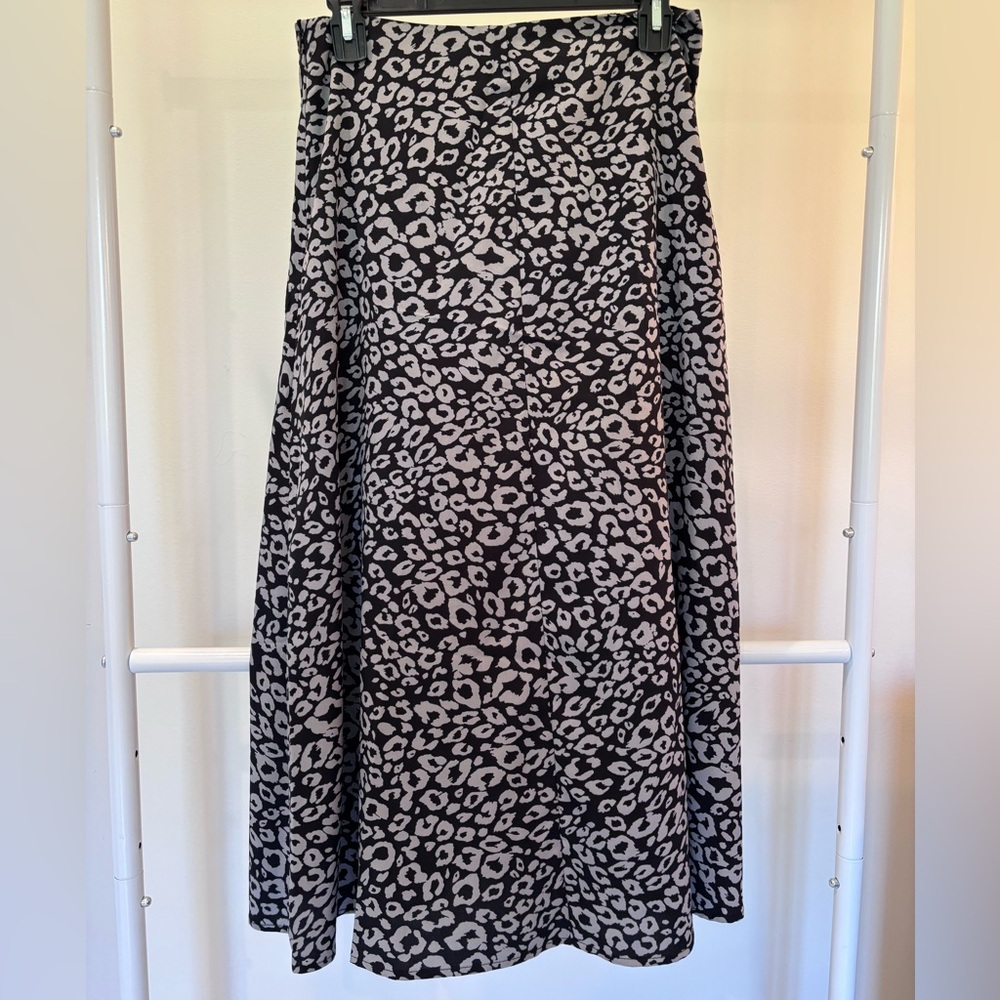 SHEIN Black and Gray Leopard Slit Skirt - Picture 2 of 4